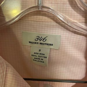 Size 2 brooks brothers woman’s button down shirt. Pink